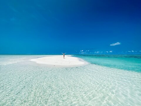 Femme sur une île des Maldives