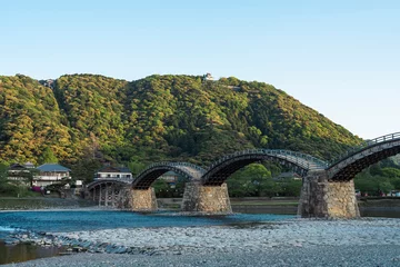 Papier Peint photo autocollant Le pont Kintai 山口県岩国市にある錦帯橋と岩国城