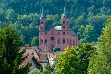 Fotobehang Doppelturmfassade der Protestantischen Kirche in Wilgartswiesen. Region Pfalz im Bundesland Rheinland-Pfalz in Deutschland © Jürgen Wackenhut
