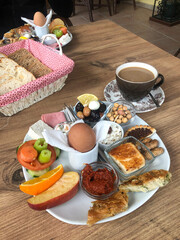 Tipa colazione Turca con vari ingredienti sia salati che dolci