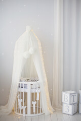 White childs bed crib with canopy