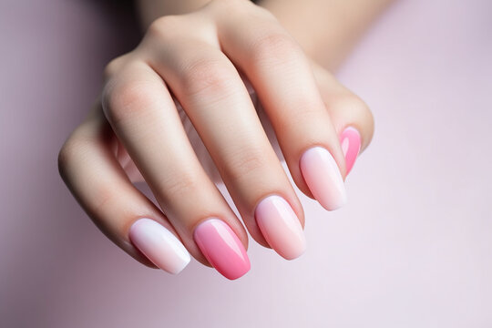 Ongles manucur&eacute;s avec un d&eacute;grad&eacute; rose &raquo; IA g&eacute;n&eacute;rative