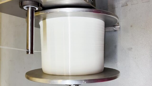 Winding threads on an industrial winder