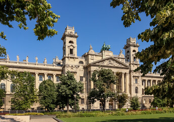 Obraz premium Budapest city buildings on a sunny summer day.