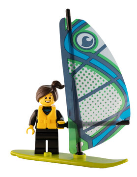 Dortmund - Deutschland 27. April 2023 Lego Minifigure beim surfen