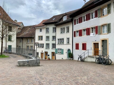 Altstadt Olten an der Aare, - Bunte H&auml;userreihe im Stadtzentrum