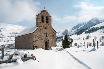 Fototapeta na wymiar Ens Chapel under the snow in the Pyrenees in France