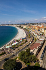Obraz premium Panorama sur la Promenade des Anglais et la plage depuis la Tour Bellanda à Nice