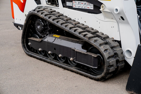 Construction track loader rubber material track with idler wheels