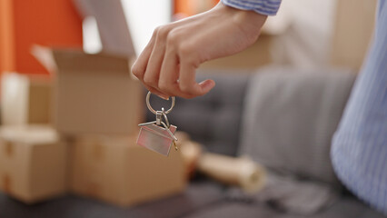 Obraz na płótnie Canvas Young beautiful hispanic woman holding new house keys at new home