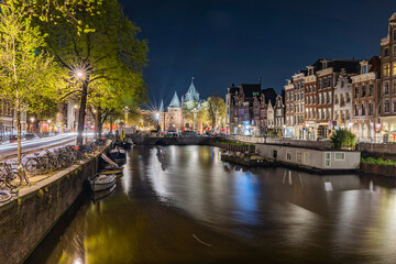 Fototapeta premium Lights and reflections at night in Amsterdam.
