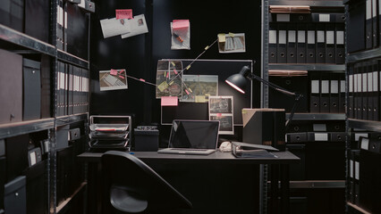 Criminal evidence board in private investigation office, map on wall filled with crime scene photos and clues. Police archive room with background check papers and forensic evidence. - obrazy, fototapety, plakaty