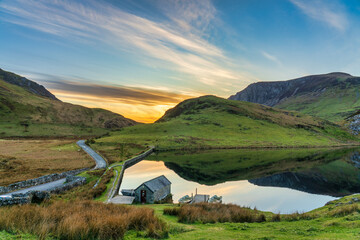 Llyn y Dywarchen and Beneath mounts at sunset in Snowdonia. Wales © Pawel Pajor