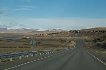 Patagonian route bordering the river 