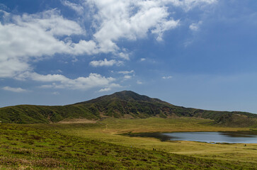 春の草千里が浜