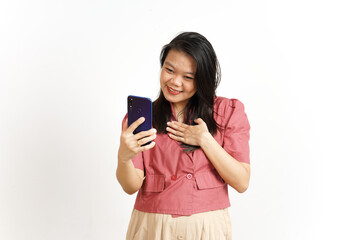Naklejka premium Smiling and Using Smartphone Of Beautiful Asian Woman Isolated On White Background