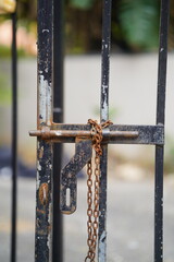 Discover the rustic charm and timeless allure of this high-resolution image featuring an antique chain lock. This beautifully weathered lock, with its intricate metalwork and aged patina, evokes a sen © SHAMEER PK