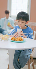 Obraz na płótnie Canvas asian boy eat unhealthy food