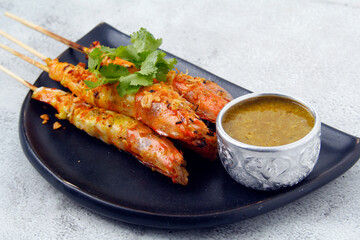 Freshly cooked Thai food grilled shrimp in skewers