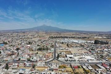 Paisaje de carretera de Amozoc Puebla con cielo azul
