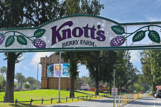 BUENA PARK, CALIFORNIA - 27 APR 2023: Sign over the entrance road to Knotts Berry Farm