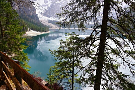 Jezioro Lago Di Braies w Dolomitach