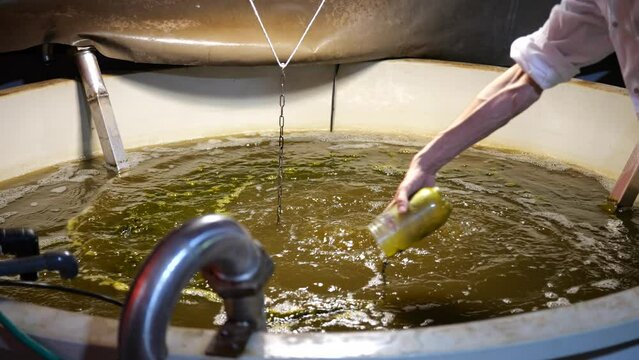 Adding malachite antimicrobial green solution process of aquaculture