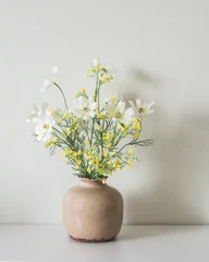 Vlies Fototapete Schönheitssalon A simple summer bouquet of garden flowers in a ceramic vase on the table