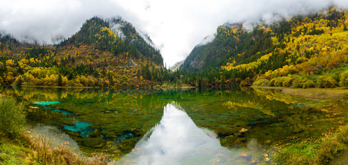 Fototapeta na wymiar Colorful autumn in Jiuzhaigou National Park, Sichuan Province, China. UNESCO as a World Heritage Site. Panorama view