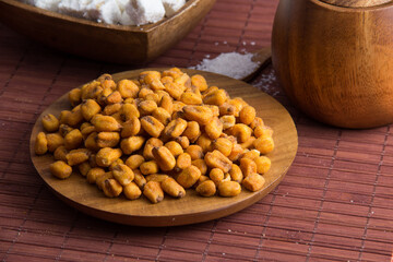 dried gravy corn on the plate