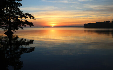 Fototapeta na wymiar Sunrise on Reelfoot Lake, Tennessee
