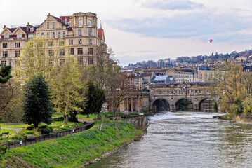 The Weir and Pulteney Bridge on river Avon in Bath, Somerset, England