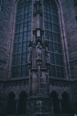 Naklejka premium Skulpturen an der Kirche St. Johannis