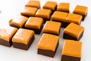 Caramel fudge