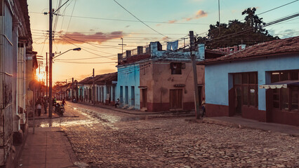 Fototapeta na wymiar Sunset in the old streets of Trinidad in Cuba