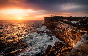 Obraz premium The sunrise scene of the Gap Lookout in the Watsons Bay in Sydney