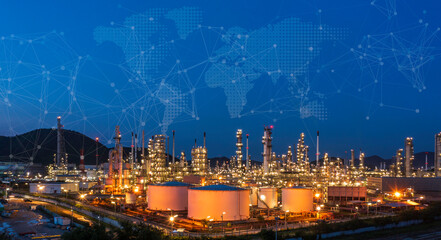 Oil refinery at twilight and night with industrial physical system icon diagram Supports the concept of Industry 4.0 technology.. - obrazy, fototapety, plakaty