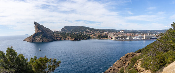 Vue panoramique de La Ciotat et le Bec de l'Aigle depuis l'Île Verte