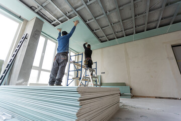 Construction worker installation ceiling work - obrazy, fototapety, plakaty