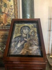 Dettaglio della madonna con il bambino dentro una chiesa a Istambul