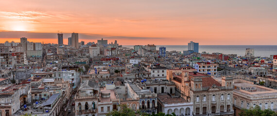 Obraz premium View over the rooftops of Havana in Cuba at sunset with the El National hotel