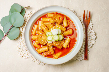 Tteokbokki, Stir-fried Rice Cake : Sliced rice cake bar (garaetteok) or thin rice cake sticks (Tteokbokkitteok) stir-fried in a spicy gochujang sauce with vegetables and fish cakes.