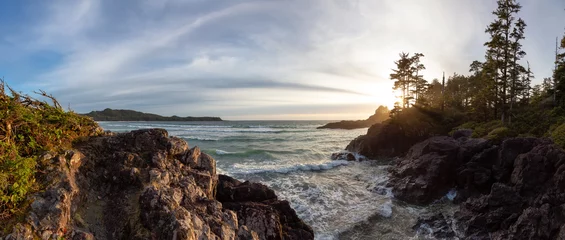 Fototapete Dunkelbraun Rocky Shore on West Coast of Pacific Ocean in Tofino. Cox Bay in Vancouver Island, British Columbia, Canada. Sunset Sky. Nature Panorama