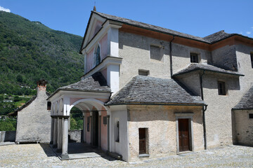 Fototapeta na wymiar Die Kirche San Giorgio in Golino bei Intragna im Centovalli, Kanton Tessin