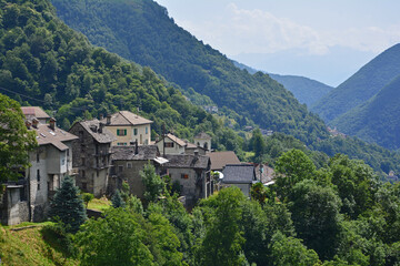 Fototapeta na wymiar Das Dorf Crana im Valle Onsernone, Kanton Tessin, Schweiz