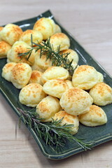 mini gourmet cheese bread