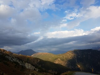 Wolken über den Bergen