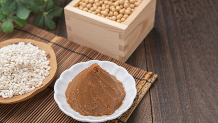 大豆と味噌と米こうじ｜日本の米こうじ味噌　イメージ