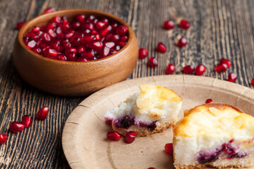 mini cheesecake with berry jam filling