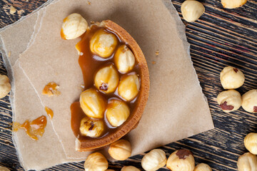 round tartlet with salted caramel and roasted hazelnuts